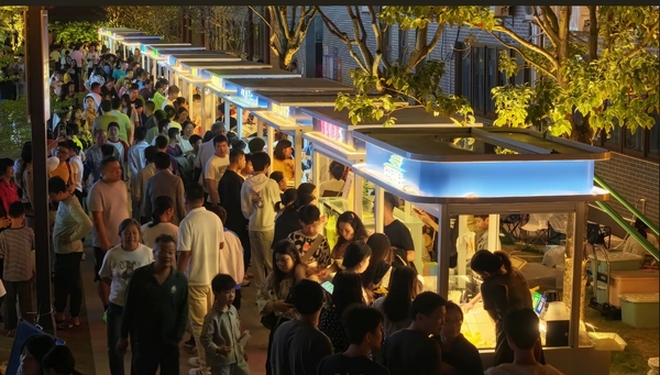 图片5 茂名市“浪漫电白&middot;魅力庙街”音乐会设置特色夜经济产品摊位.jpg